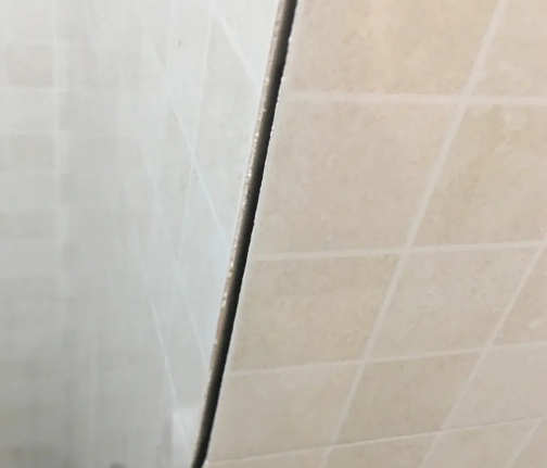 札达瓷砖空鼓维修公司分享阳台瓷砖脱落的修复过程可以分为以下几个步骤